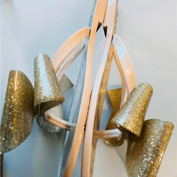 Melissa Glittering Gold Bow Sandals Size 8 - Picture 2 of 4